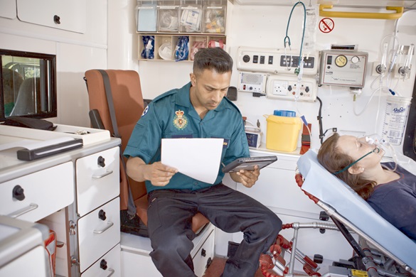 Paramedic using PJ7 with tablet