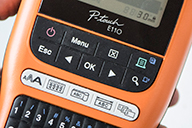PT-E110 s namjenskim funkcijskim tipkama